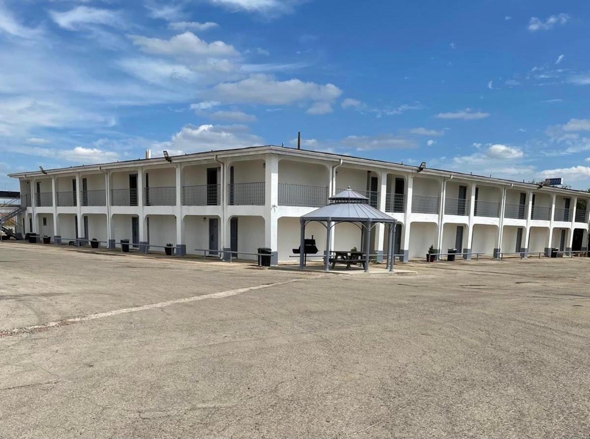 Dilley Executive Inn Dış mekan fotoğraf